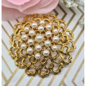 Classic Textured Flower Gold Tone & Faux Pearl Vintage Domed Brooch Pin 1.75"